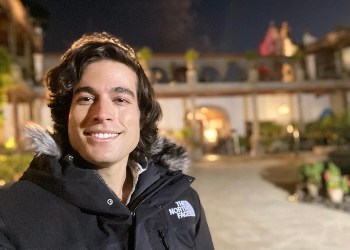 Desde entonces, mucho se ha especulado si Carrera y Renaud retomarán su relación o si el artista ya encontró un nuevo amor. Precisamente, en días recientes, el ecuatoriano fue captado con una joven llamada Valería Gutiérrez en Miami, Florida, de quien, se dice, podría ser su nuevo amor.