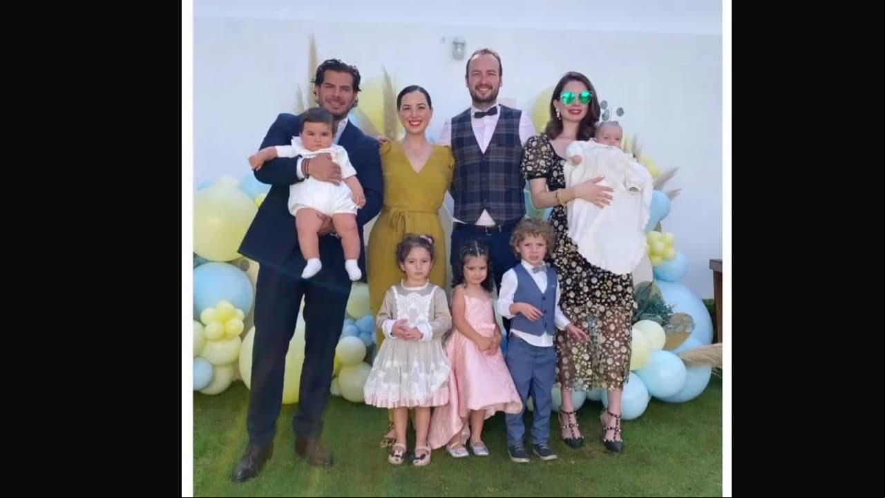 “Cuando nació creíamos que esto no iba a durar tanto… Nos estábamos esperando para que podamos hacer una gran fiesta, hasta que vimos que esto va a seguir. Mi hermano también tuvo a su bebé y los vamos a bautizar juntos, nosotros mismos fuimos los padrinos. Desgraciadamente no puedo estar mi familia, ni pudo ser un mega evento, éramos nada más nosotros y decidimos hacer algo especial “, detalló.