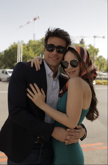 Madrid fue uno de los países donde se grabó la serie. Ahí, Rodrigo Guirao y Camila Sodi trabajaron muy en conjunto.