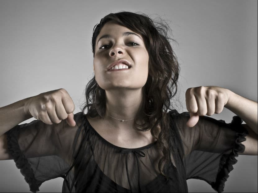 Las mujeres Aries responden al estereotipo de la amazona, mujeres excesivamente combativas y reactivas para defenderse del entorno hostil y poco amoroso que perciben a su alrededor.
