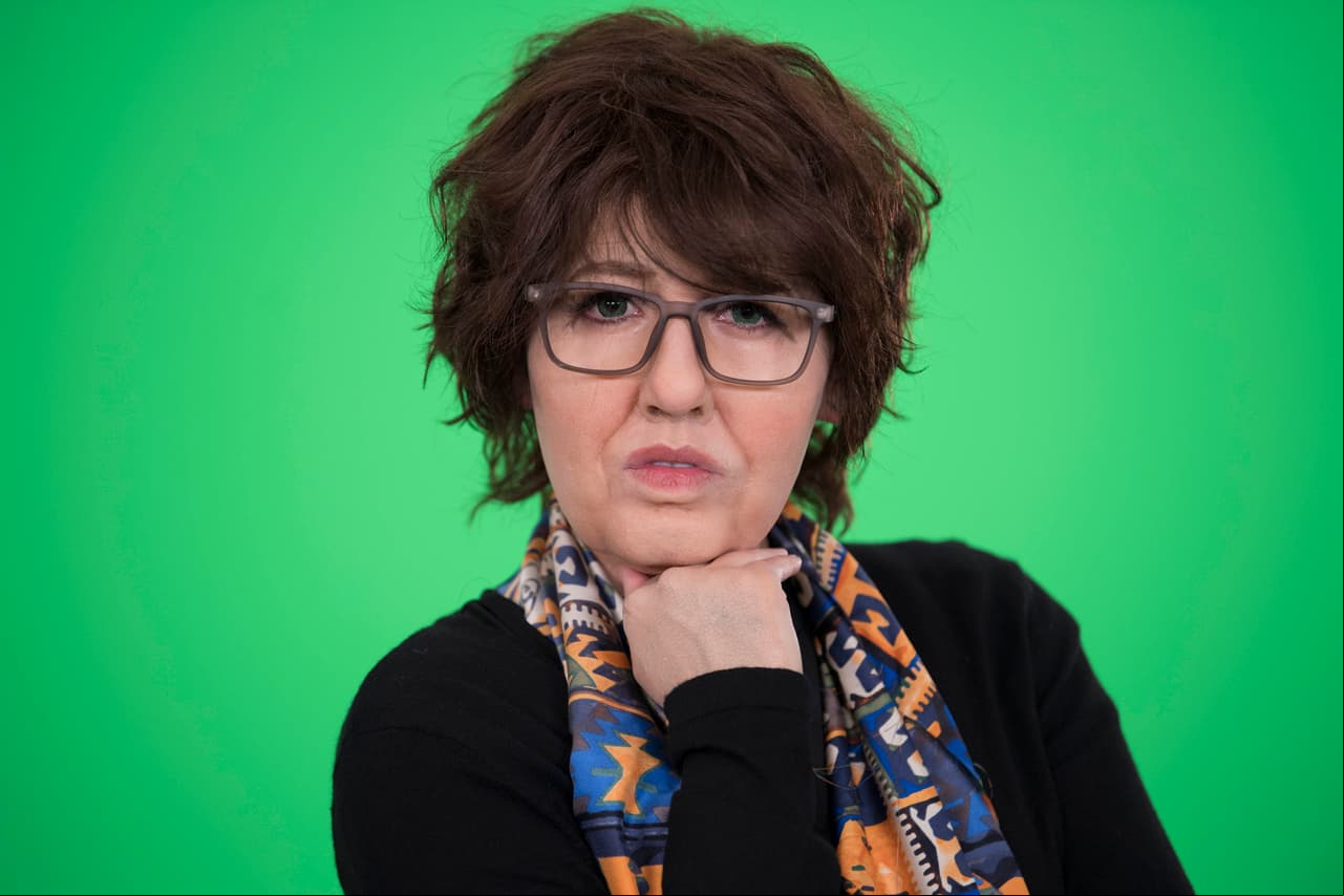 ¡Adivinaste! Se trata de Gabriela Warkentin... Bueno, igual por nombre no la conoces, pero fue la moderadora de debate. Y ya si de plano no se te hace familiar, su voz te puede sonar, pues por la radio hace y deshace.