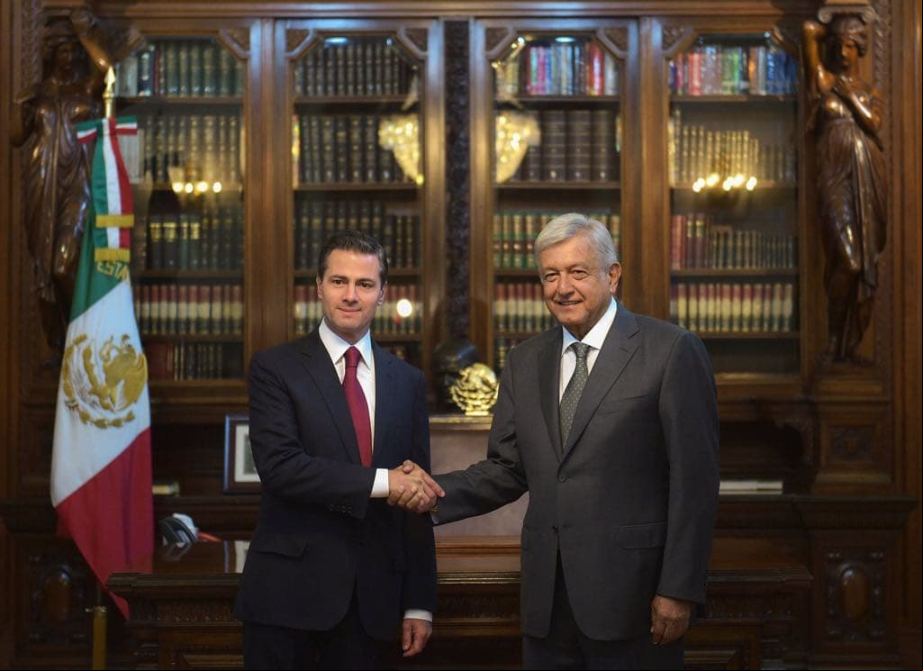 Encuentro de Peña Nieto y López Obrador se vuelve viral en redes sociales