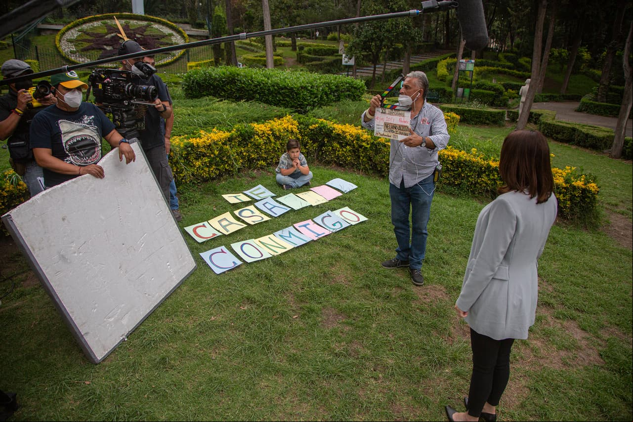 La escena más esperada había llegado y el equipo de producción y el elenco estaban listos para la escena
