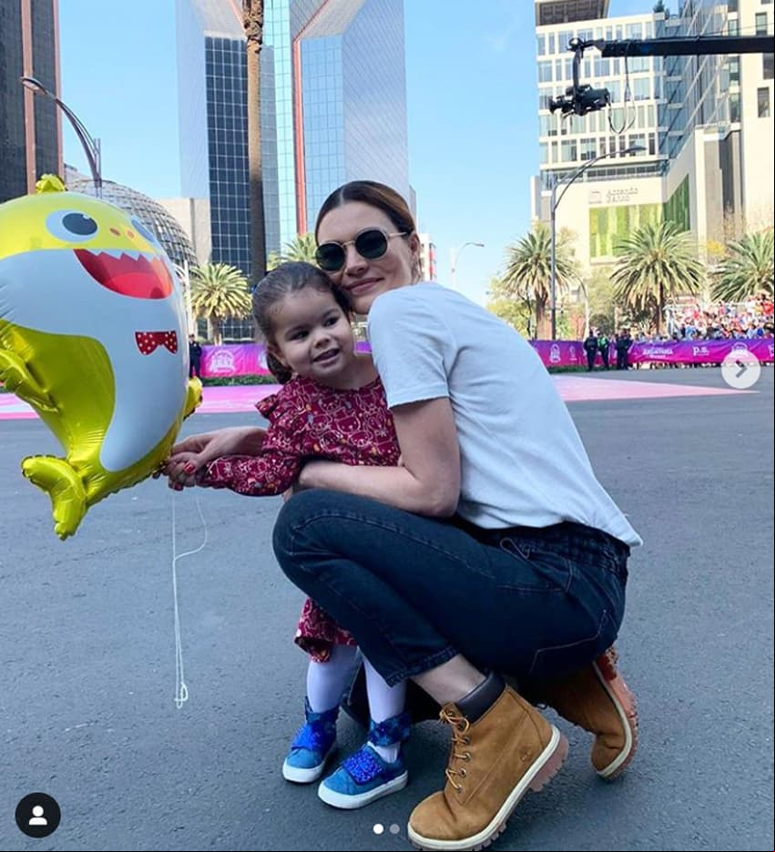 A sus 3 años, Mila Mayer Subtil, la hija de Sergio Mayer Mori y Natália Subtil, ha cosechado cerca de 77.7 mil seguidores, cuya cuenta es manejada por su madre, quien comparte los momentos más tiernos de la pequeña.