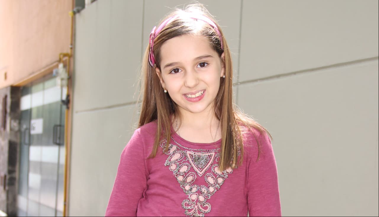 ENTREVISTA: ¡Ana Paula Martínez confiesa que su prima le coquetea a su papá!