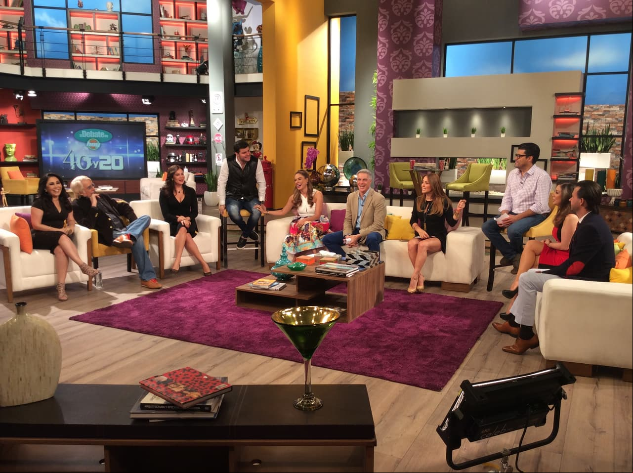 EL DEBATE DE HOY: 40 y 20 ¿Existe el amor y equilibrio en una relación así? ¡Los famosos opinan!